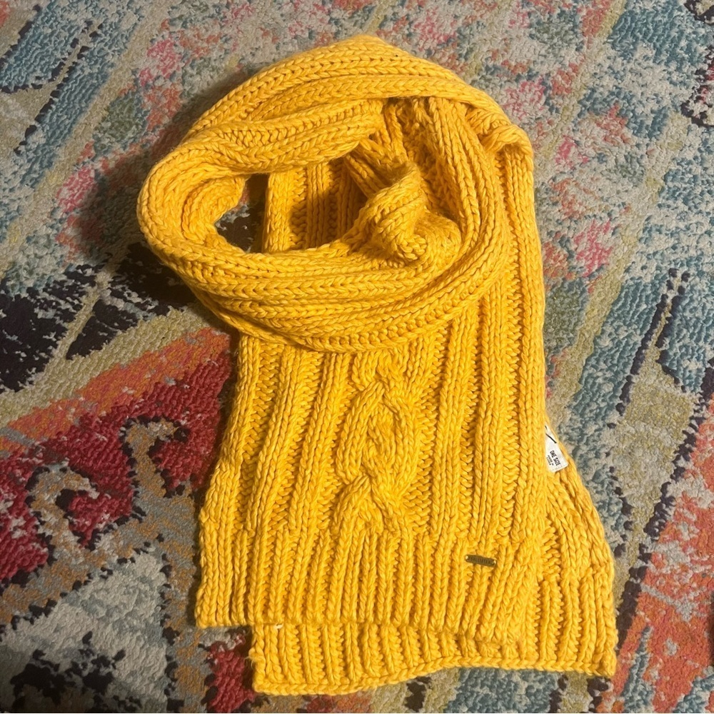 Hollister women’s CABLE-KNIT SCARF yellow one size